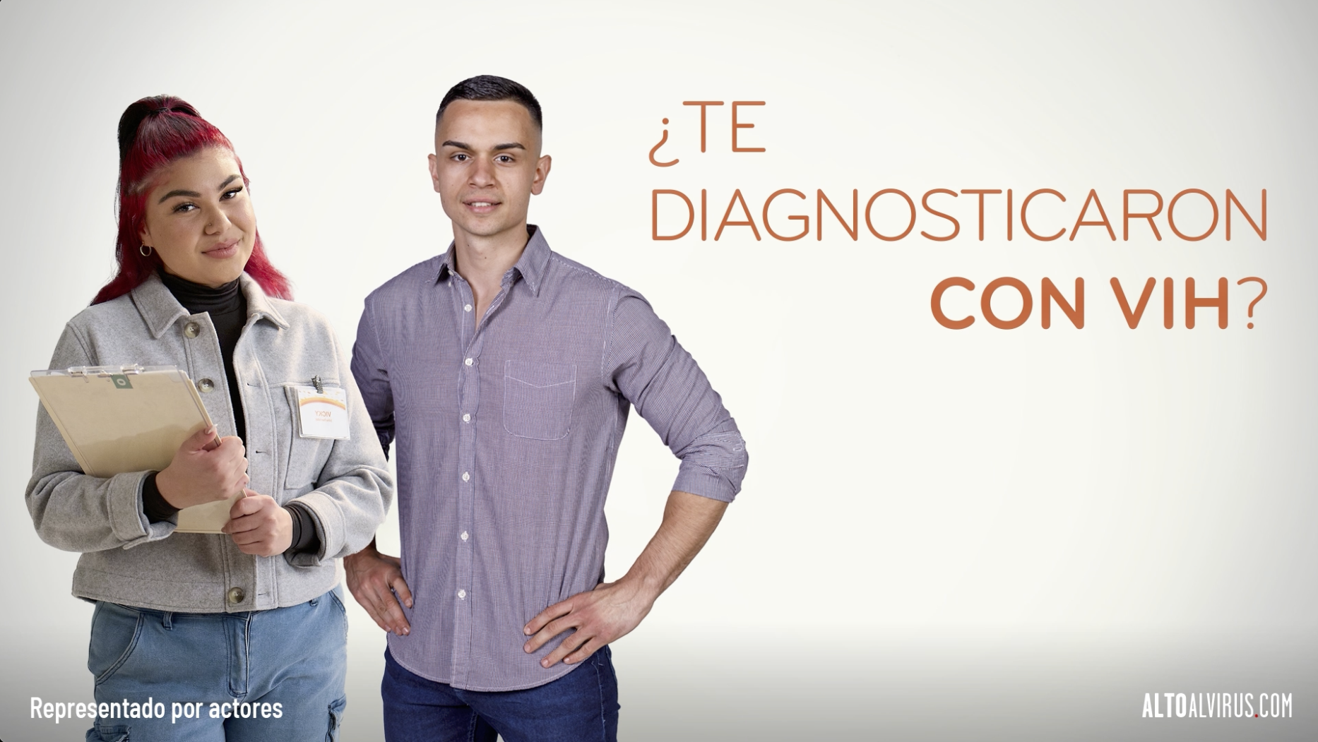 Dos personas junto al texto “¿Te diagnosticaron con VIH?” en imagen de video